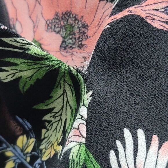 Pleione floral blouse size medium - Picture 7 of 8